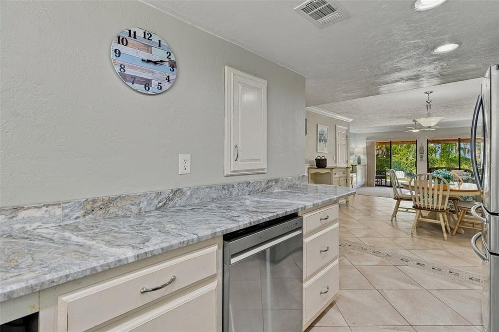 65 BEACH LANE N photo 19