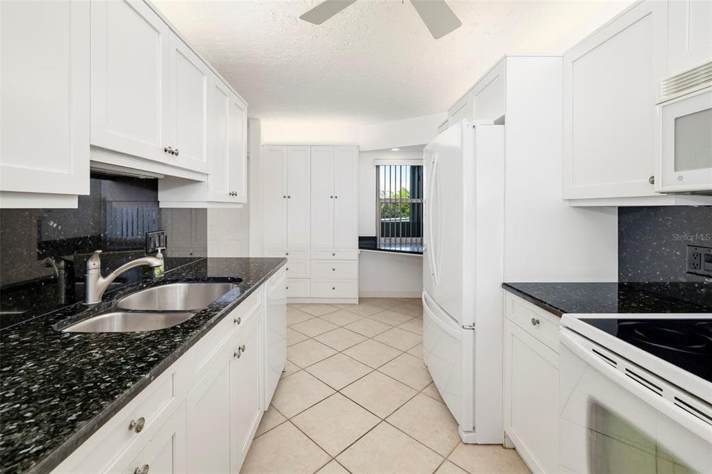 19 WHISPERING SANDS DRIVE 201 photo 7