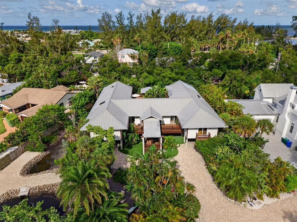 677 LANDS END DRIVE 4