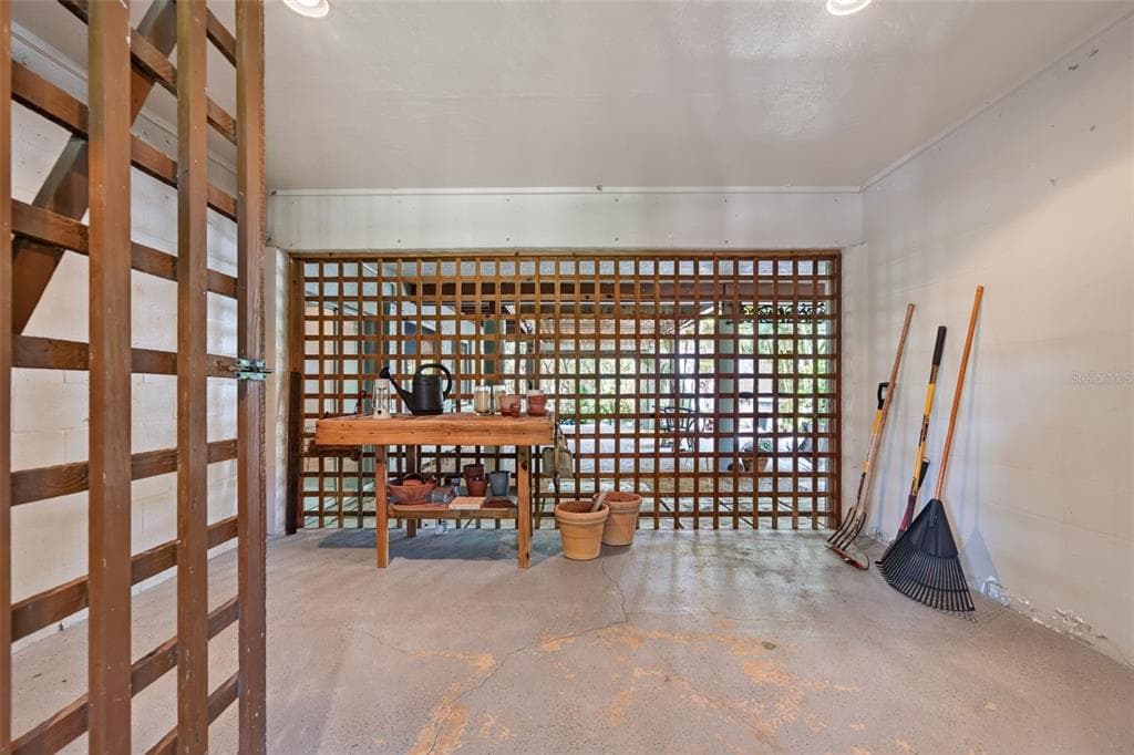 677 LANDS END DRIVE photo 25