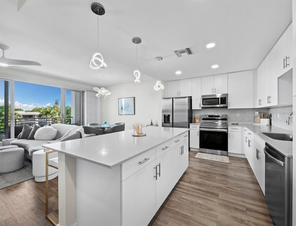 1709 N TAMIAMI TRAIL 418 photo 18