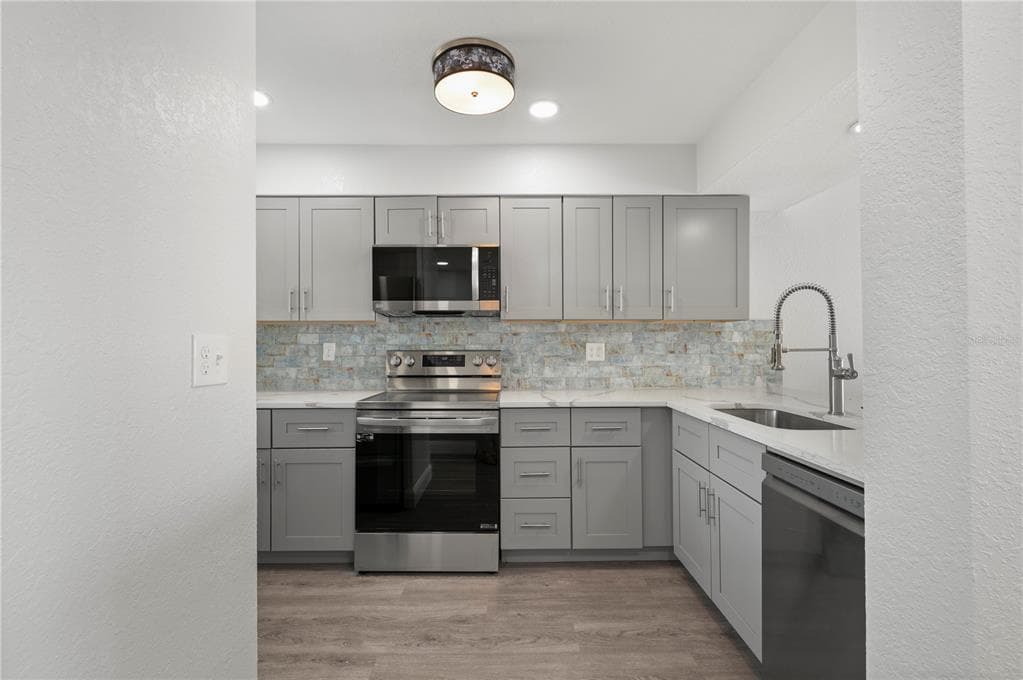 1751 BEACH ROAD 404 photo 6