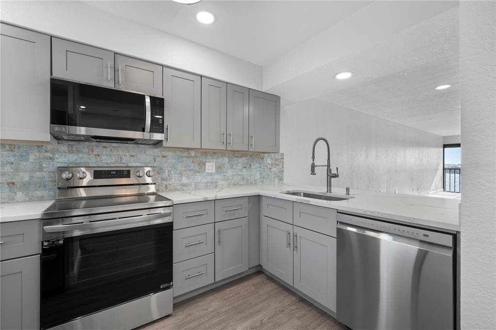 1751 BEACH ROAD 404 photo 3