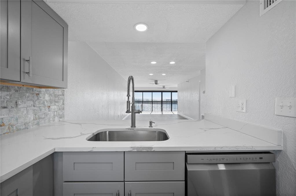 1751 BEACH ROAD 404 photo 10