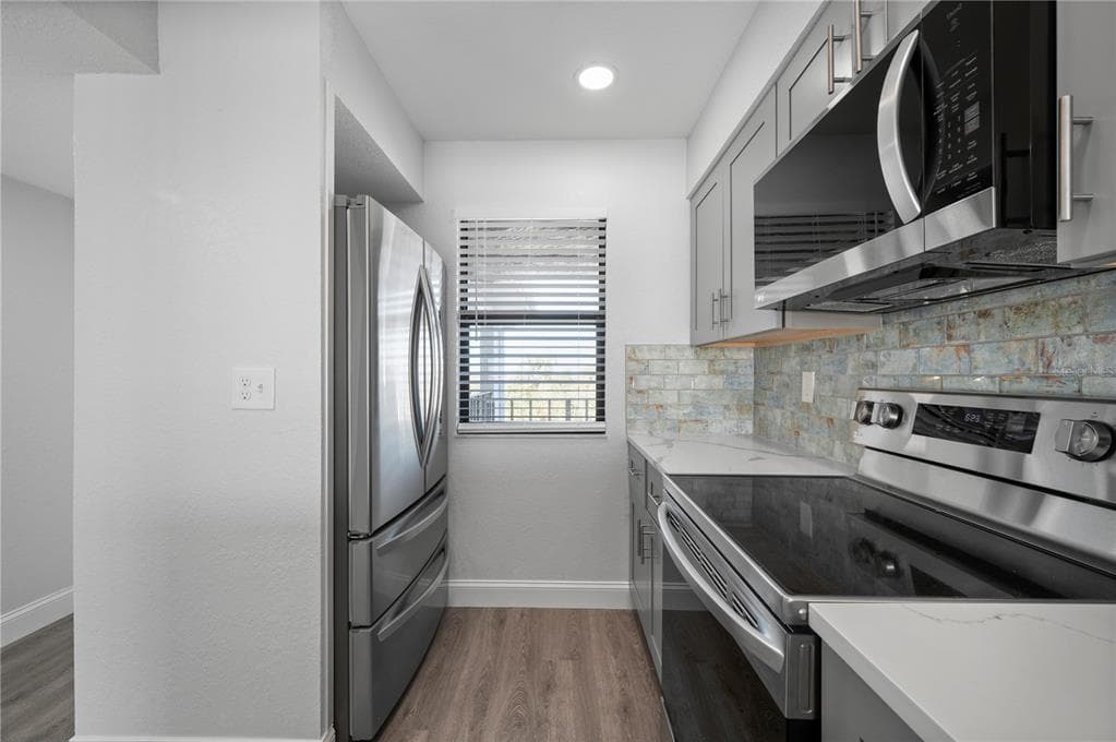 1751 BEACH ROAD 404 photo 8