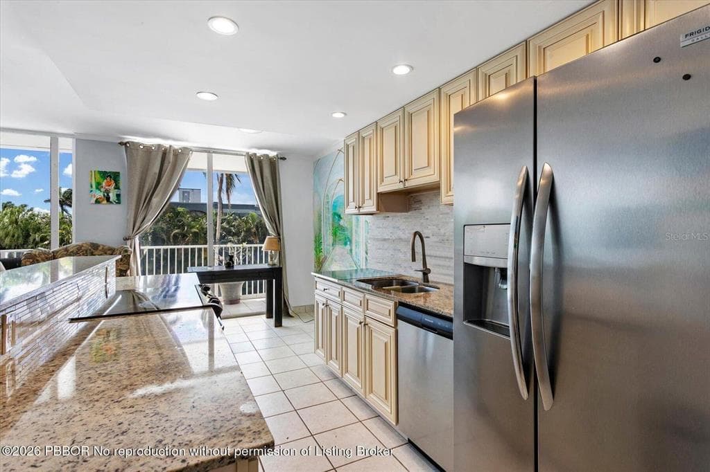 2860 S OCEAN BOULEVARD 208 photo 3