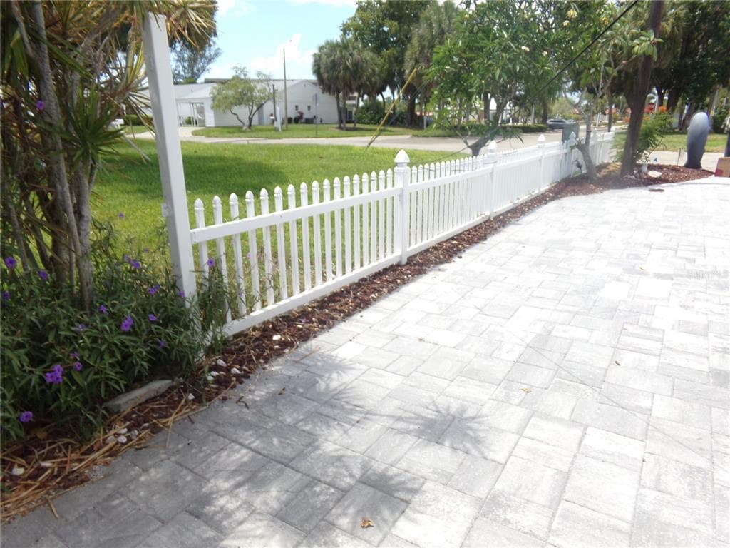 9312 KINGSTON ROAD photo 11