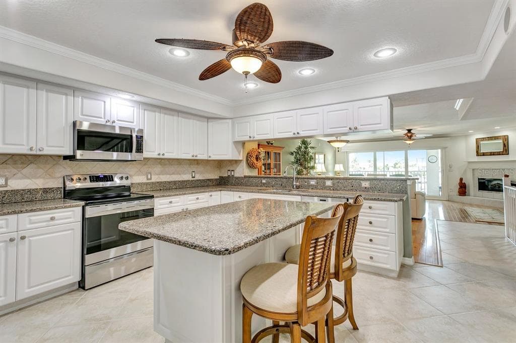 521 PINELLAS BAYWAY S 105 photo 17