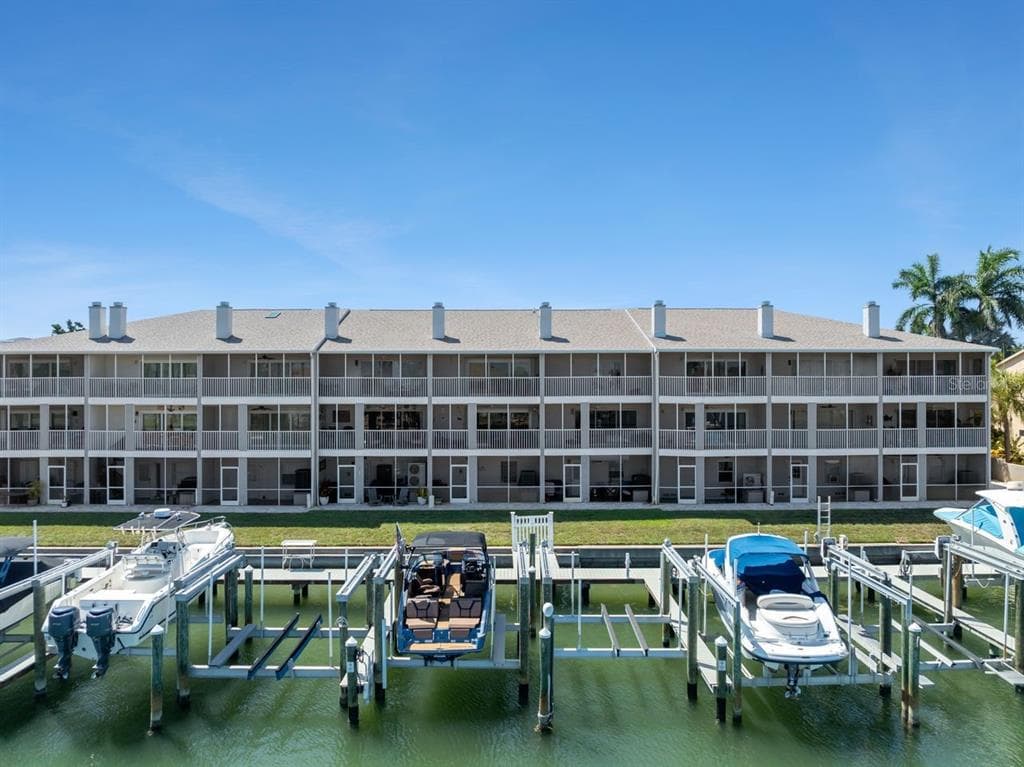 521 PINELLAS BAYWAY S 105 photo 1
