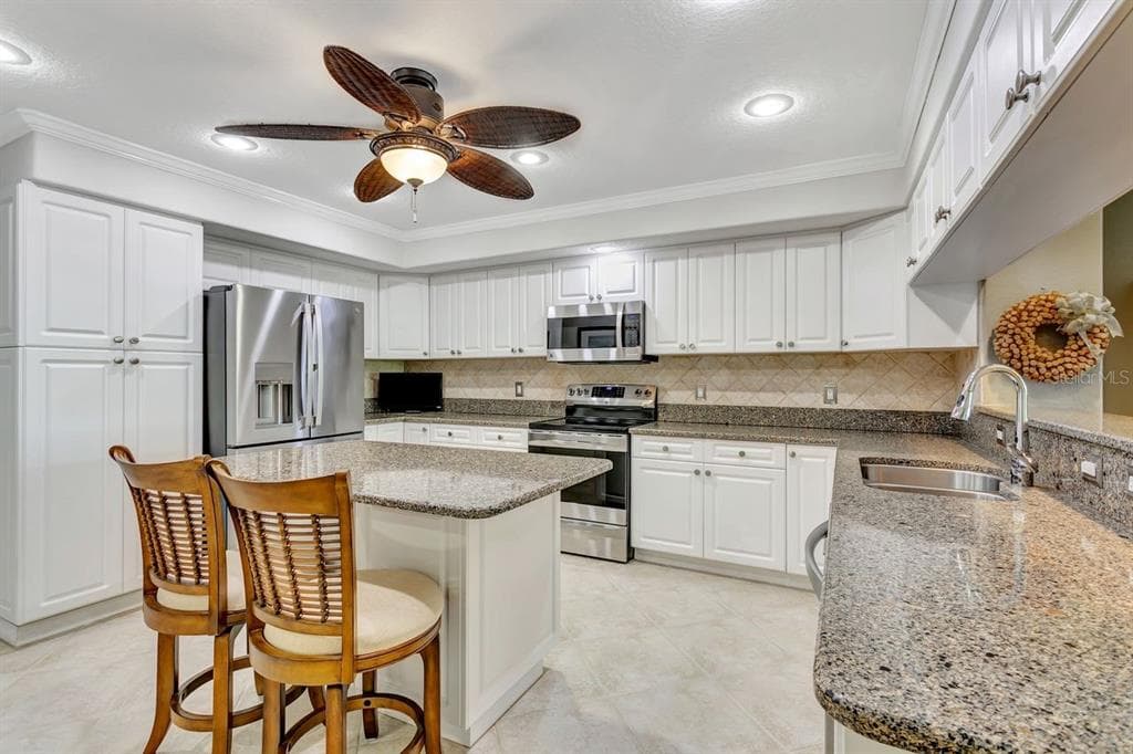 521 PINELLAS BAYWAY S 105 photo 18