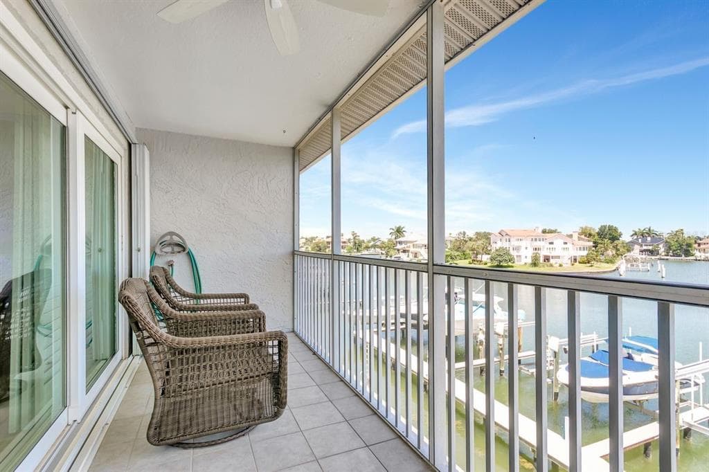 521 PINELLAS BAYWAY S 105 photo 11
