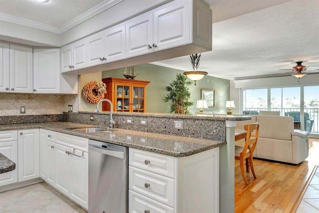 521 PINELLAS BAYWAY S 105 photo 19