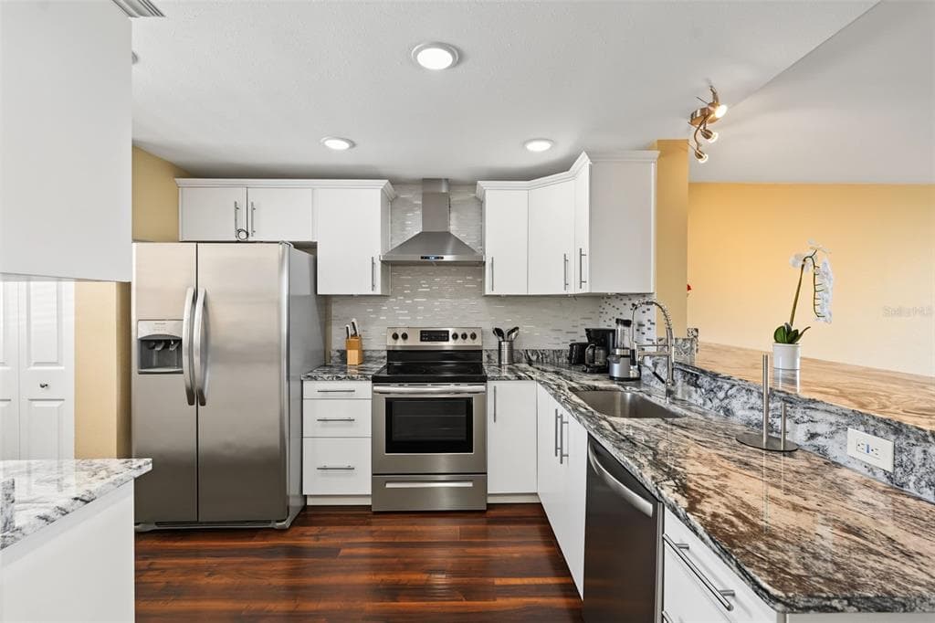 900 COVE CAY DRIVE 2B photo 13