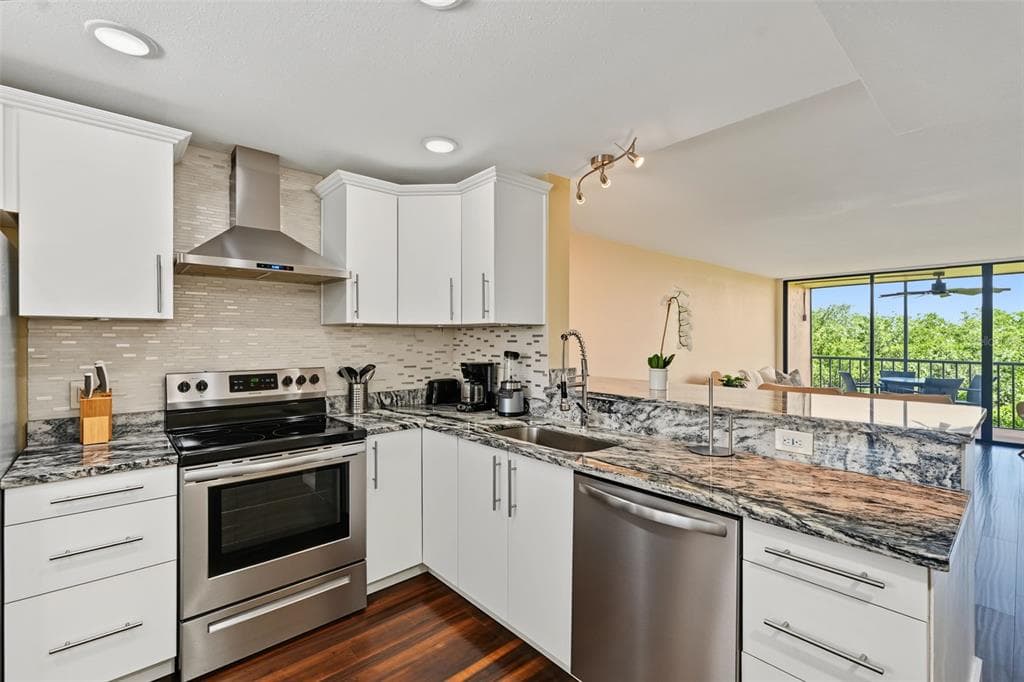 900 COVE CAY DRIVE 2B photo 14