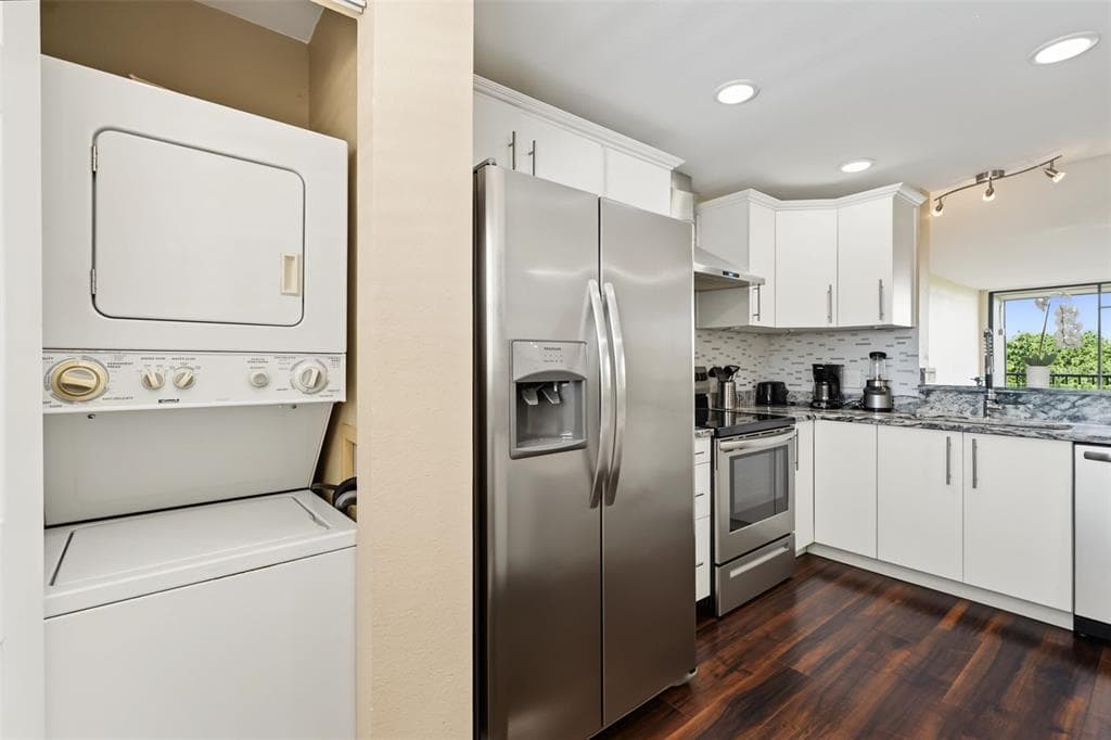 900 COVE CAY DRIVE 2B photo 19