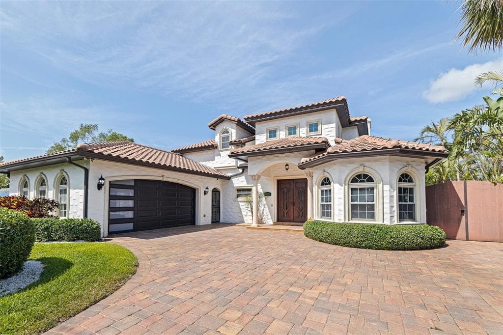 3931 POMPANO DRIVE SE photo 1