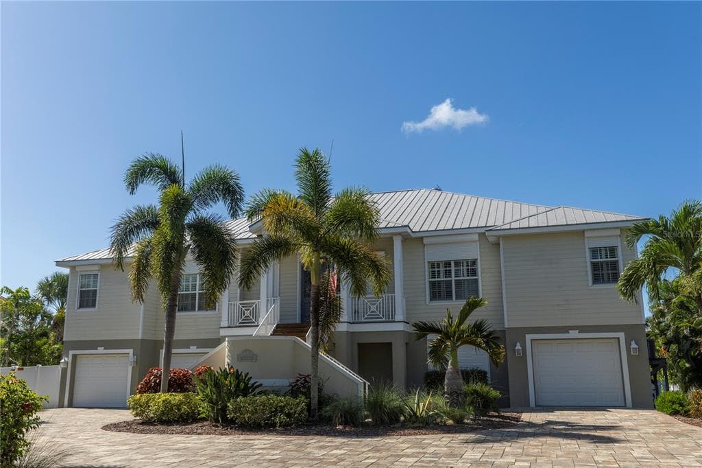 100 BUCCANEER BEND photo 1