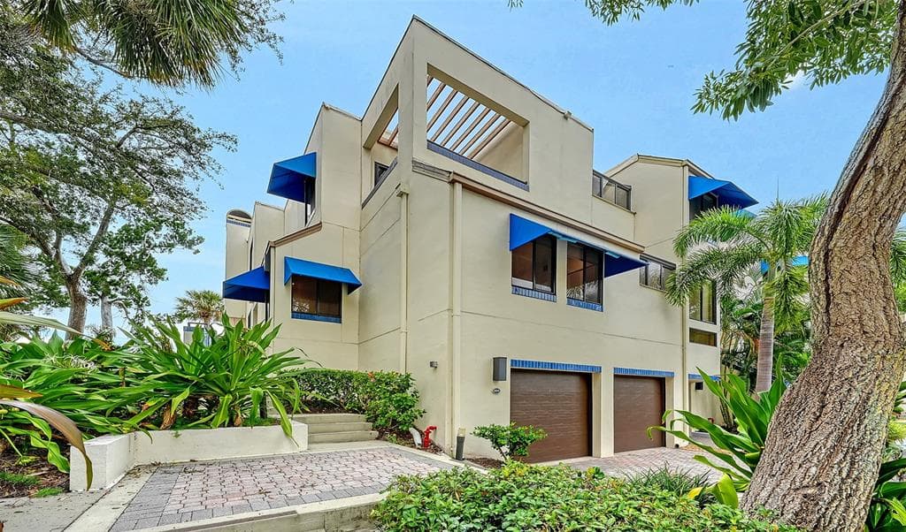 1916 HARBOURSIDE DRIVE #804 3
