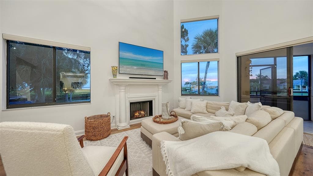 1916 HARBOURSIDE DRIVE 804 photo 9