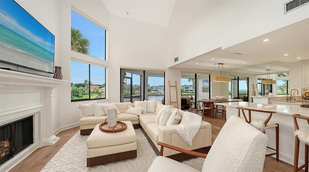 1916 HARBOURSIDE DRIVE 804 photo 18