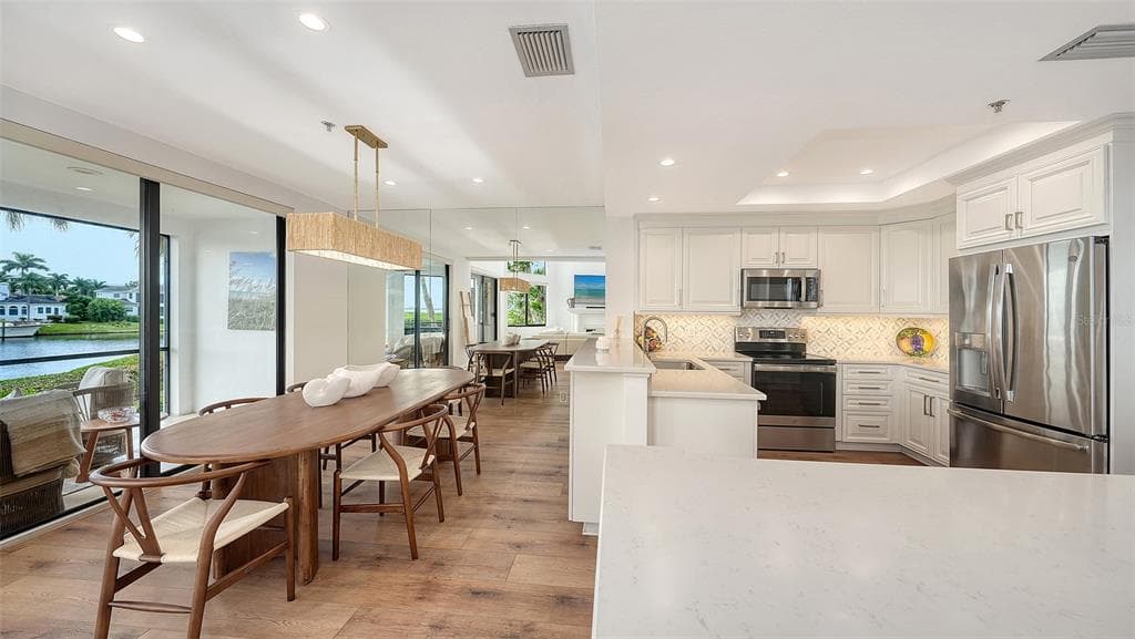 1916 HARBOURSIDE DRIVE 804 photo 11