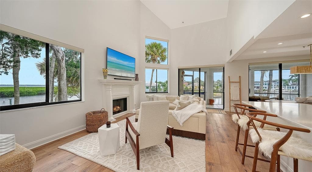 1916 HARBOURSIDE DRIVE 804 photo 8