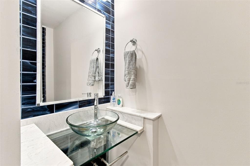 4950 BAYSHORE BLVD 8 photo 18
