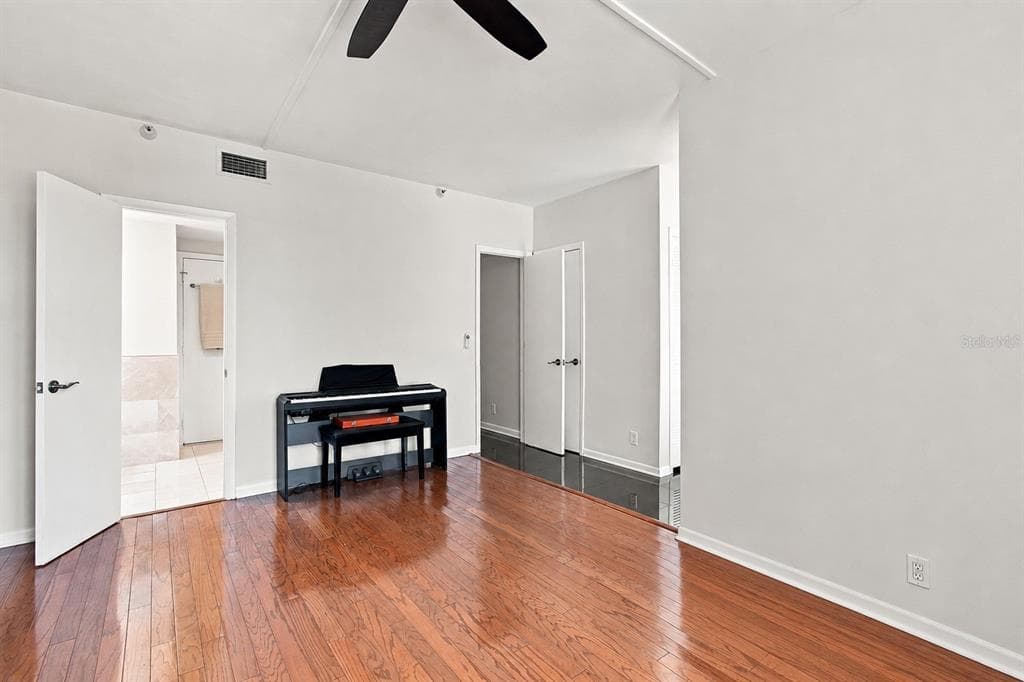 4950 BAYSHORE BLVD 8 photo 11