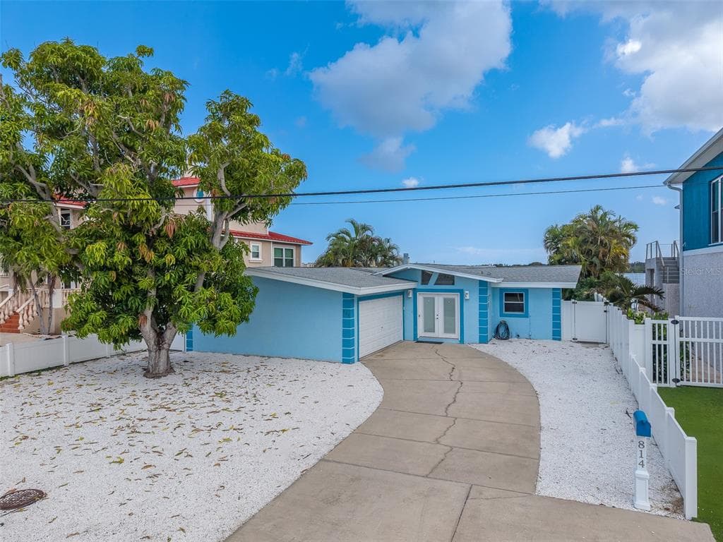 814 BAY POINT DRIVE photo 1