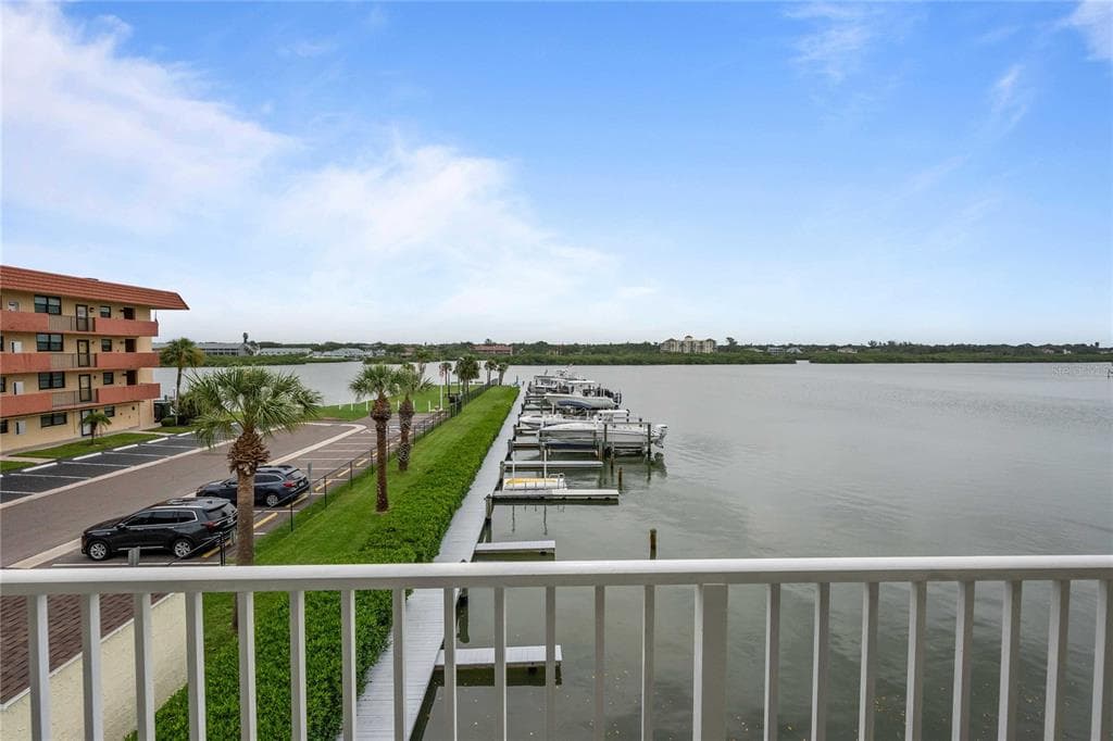 19651 GULF BOULEVARD B2 photo 25