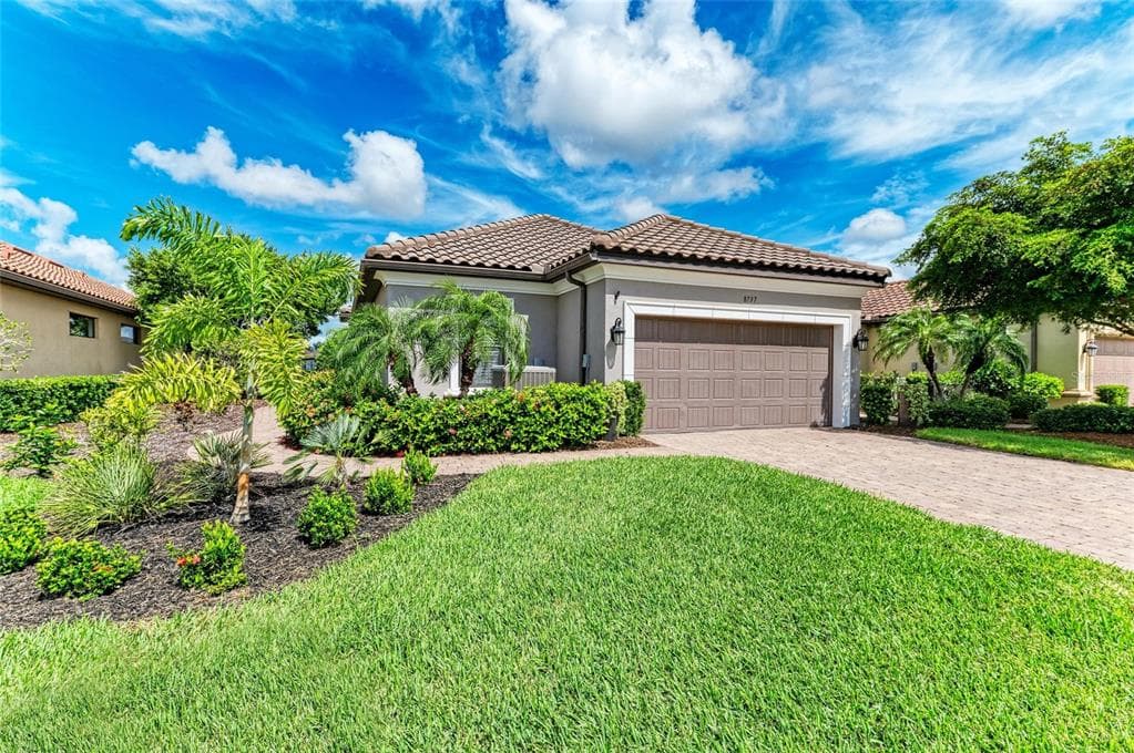 8737 BELLUSSI DRIVE photo 2