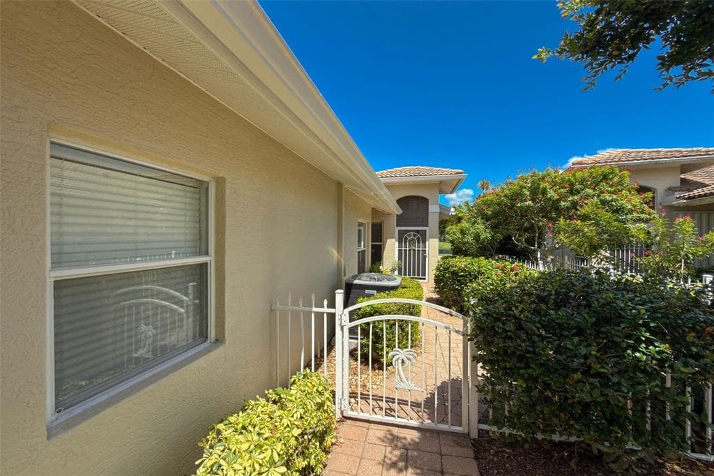 1050 YOSEMITE DRIVE photo 4