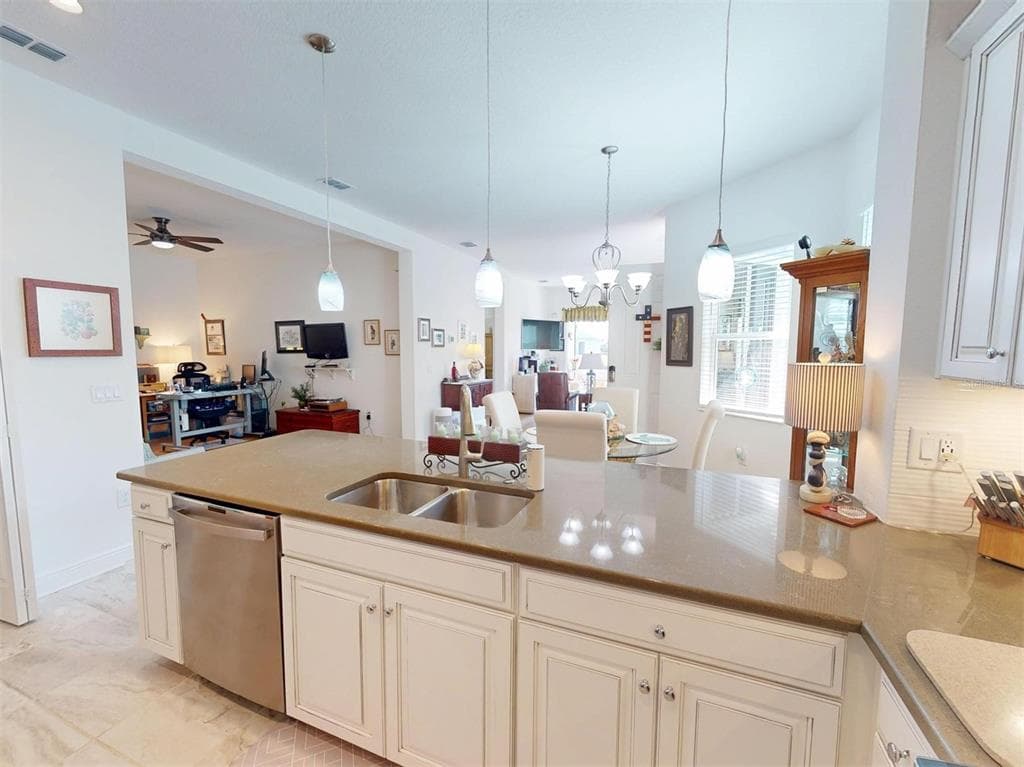 24313 WESTGATE BOULEVARD photo 20
