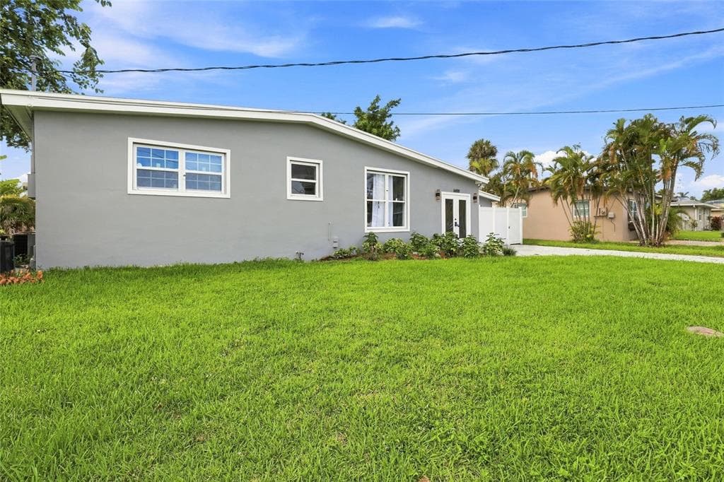 6488 ANGLE PLACE photo 2
