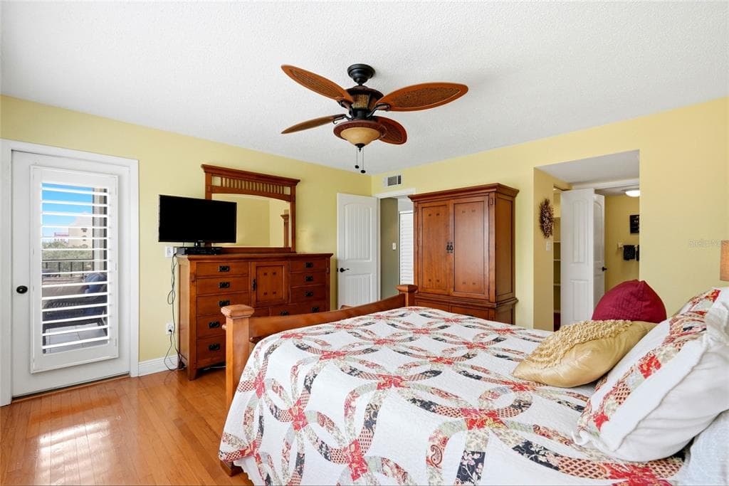 1328 PASADENA AVENUE S 308 photo 16