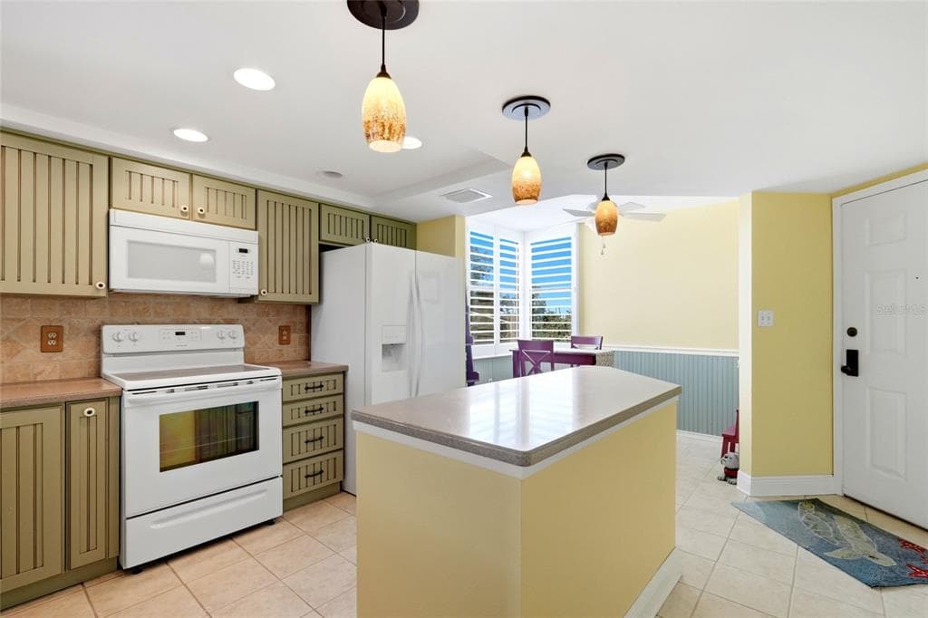 1328 PASADENA AVENUE S 308 photo 10