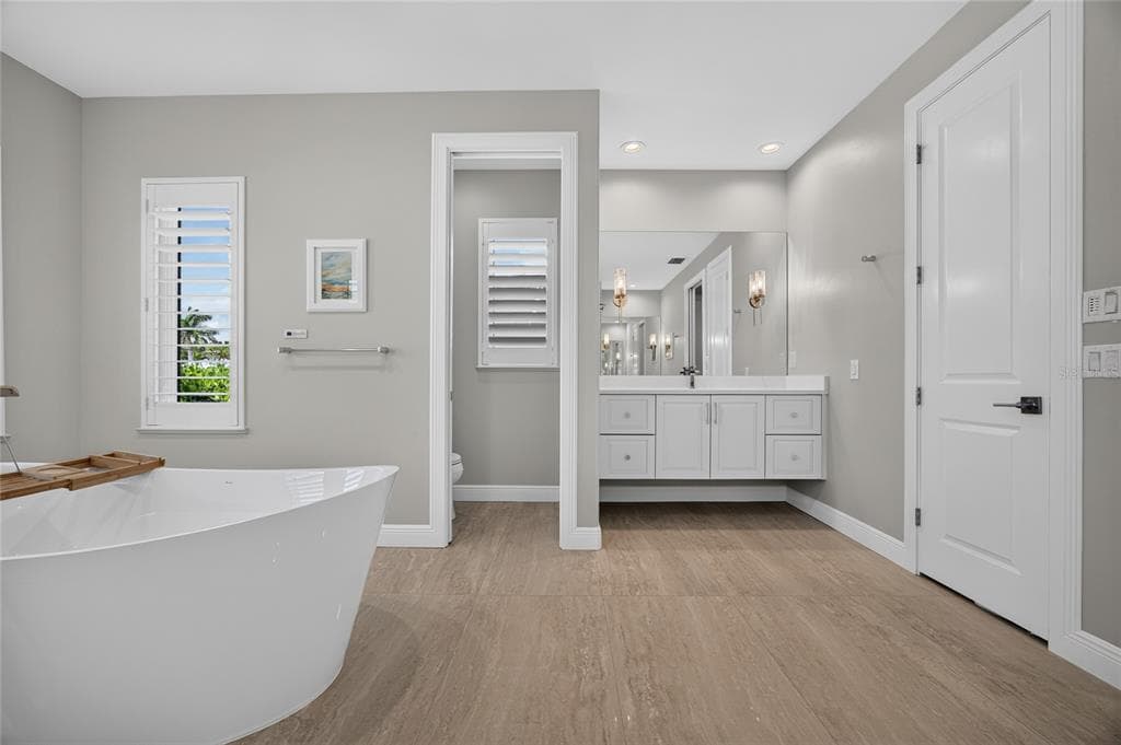 76 HIBISCUS DRIVE photo 23