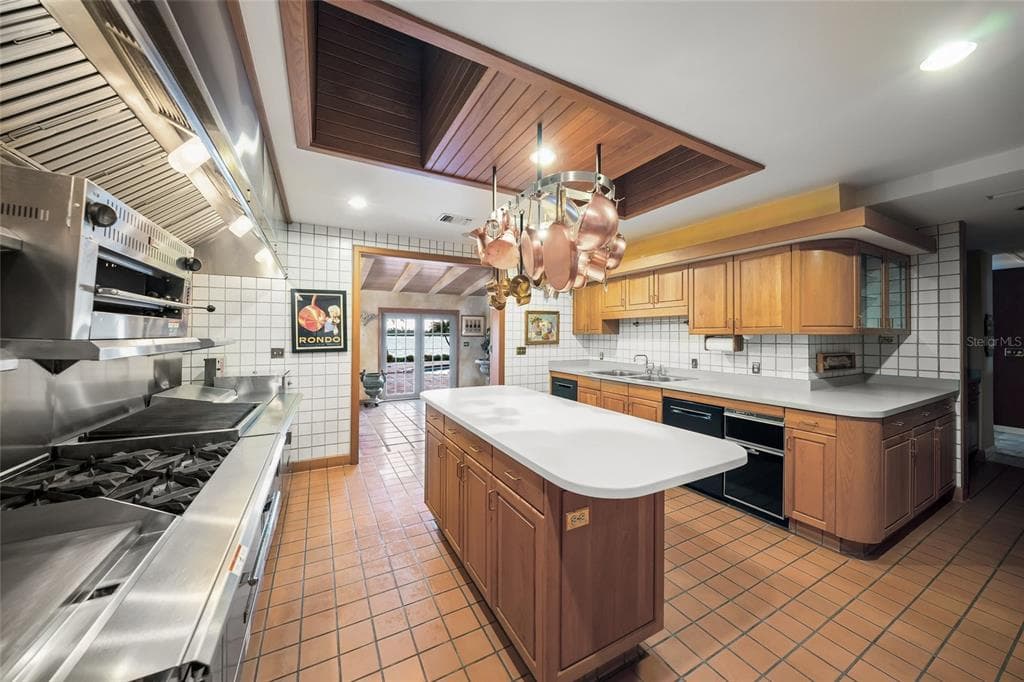 1136 N LAKE SHORE DRIVE photo 17