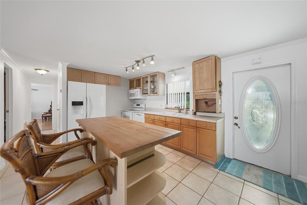 1230 SEAHORSE LANE photo 5