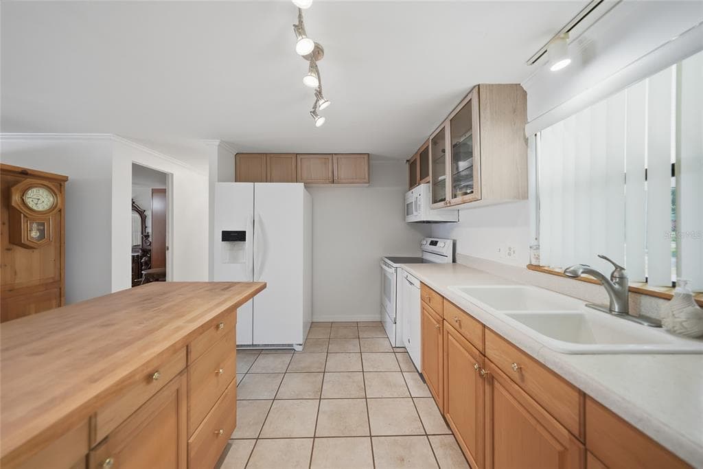 1230 SEAHORSE LANE photo 9