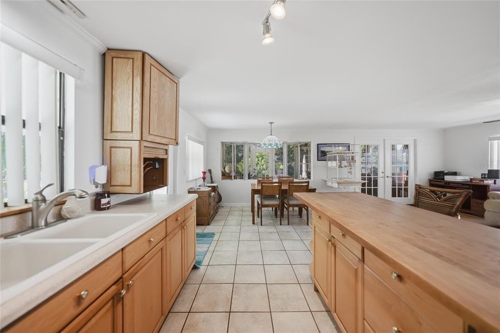 1230 SEAHORSE LANE photo 8
