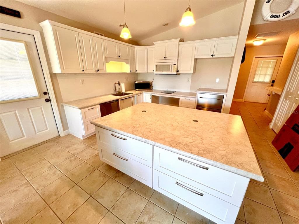47-49 HATCHETT CREEK ROAD photo 4