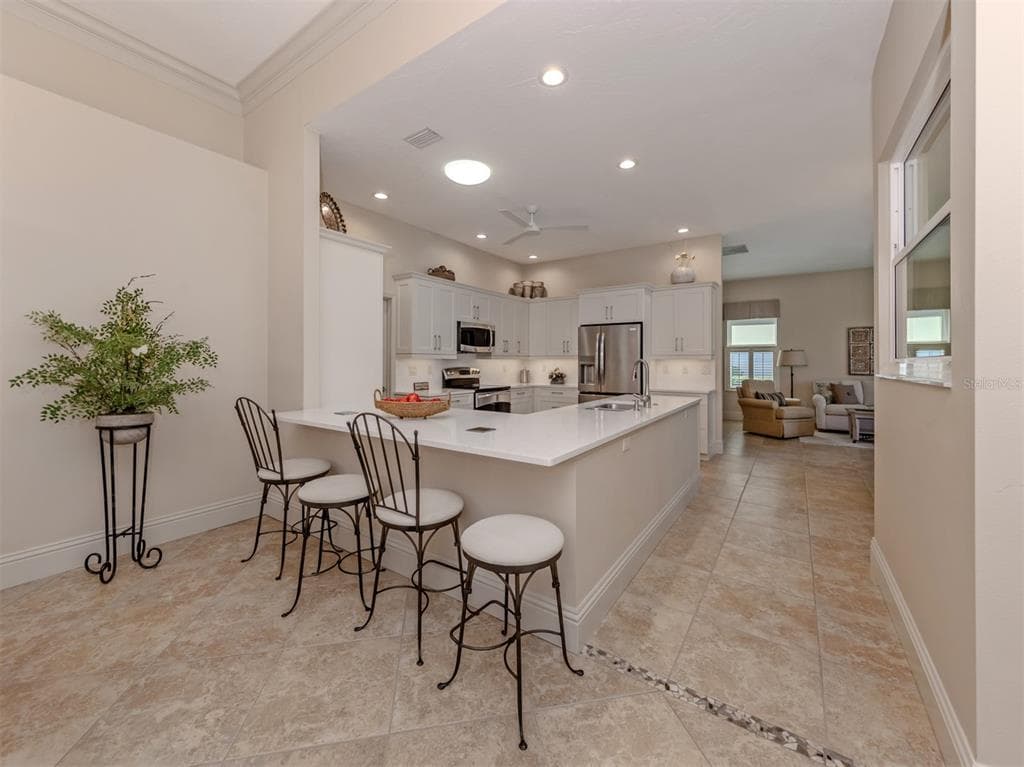 406 WELLINGTON COURT photo 13