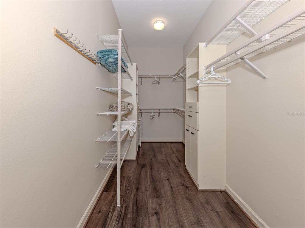 406 WELLINGTON COURT photo 22