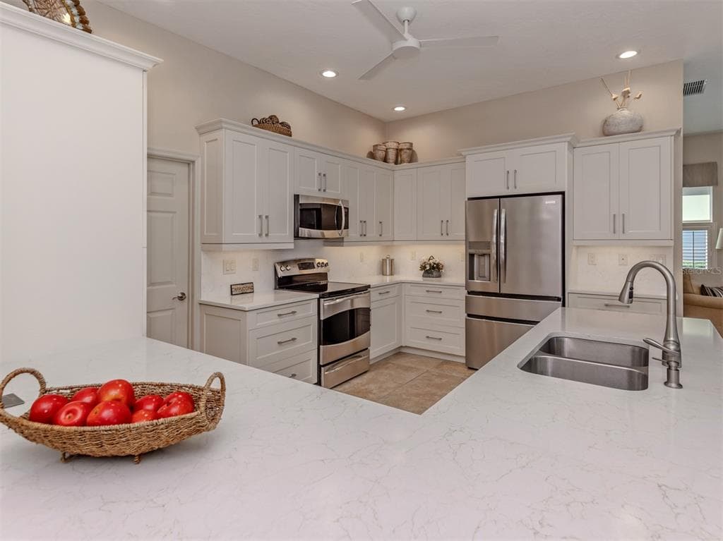 406 WELLINGTON COURT photo 14
