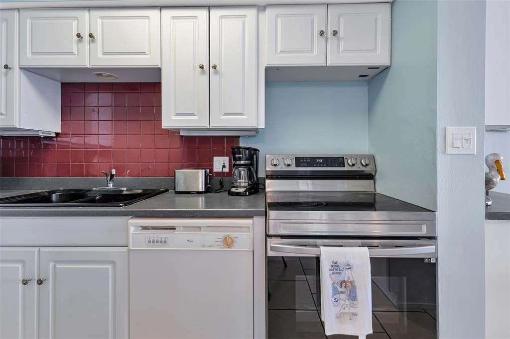 1500 PARK BEACH CIRCLE 3B photo 18