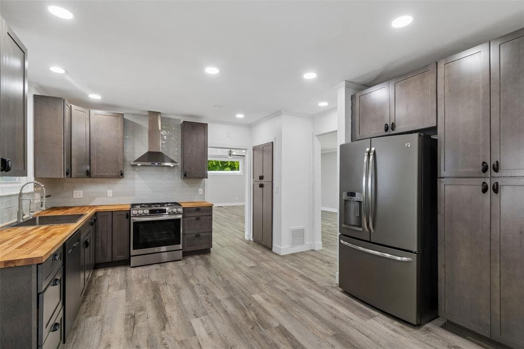 904 BAYSHORE DRIVE photo 13
