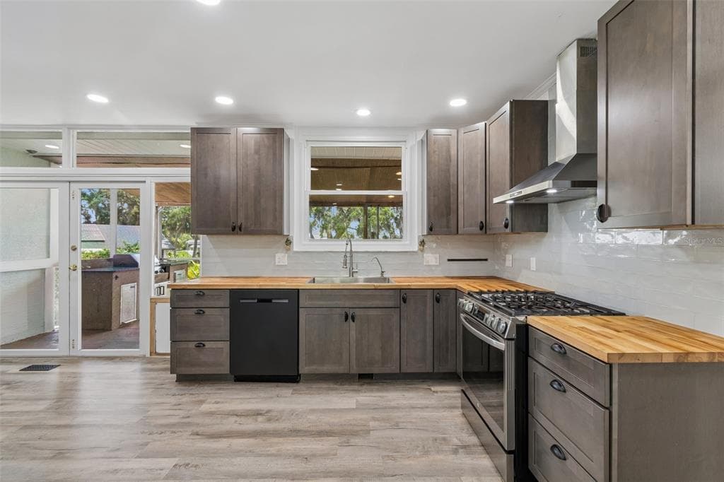 904 BAYSHORE DRIVE photo 11
