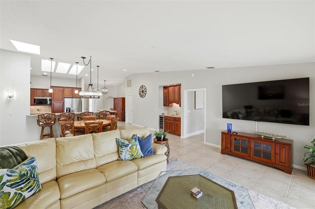 2521 W MARION AVENUE 311 photo 23