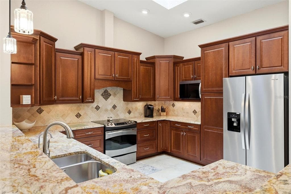 2521 W MARION AVENUE 311 photo 14